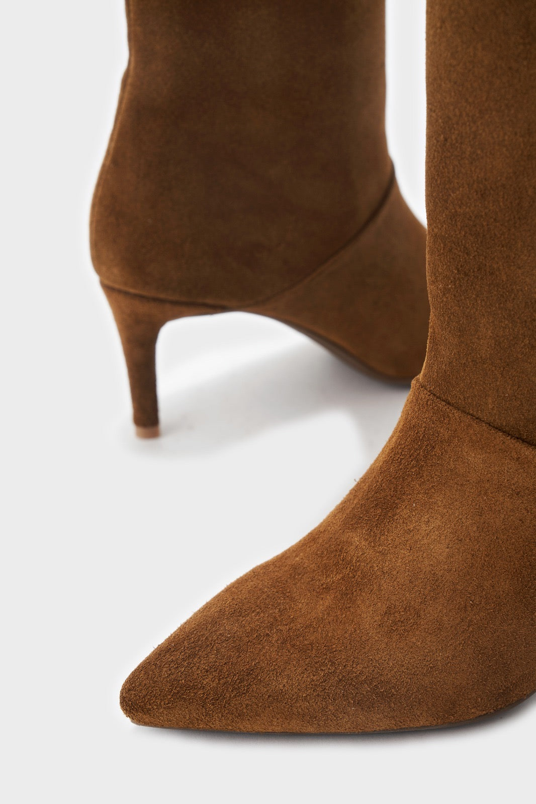 Pointed toe boots & elegant heel genuine sued leather