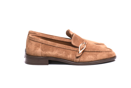 Women’s Suede Loafers – Tan Classic Elegance with Modern Detail